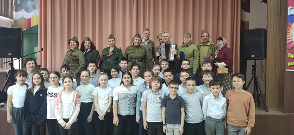 "Не стар" показала лицеистам "За любовь и за Победу..."