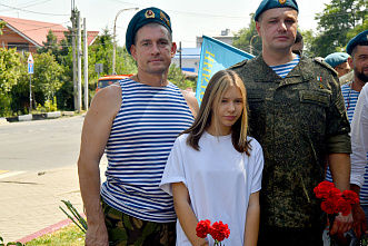 02 08 2024 В день ВДВ ростовские десантники почтили память героев Отечества