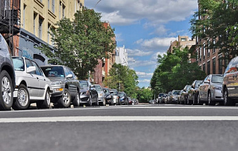 В Ростове введут запрет на остановку автотранспорта на двух улицах - Горького и Братском