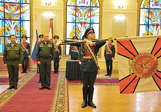 Знамена вручены