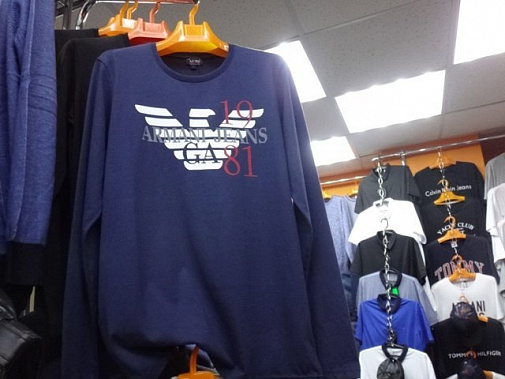 В Ростове торговали контрафактной одеждой «Calvin Klein», «Armani Jeans» и «Louis Vuitton»