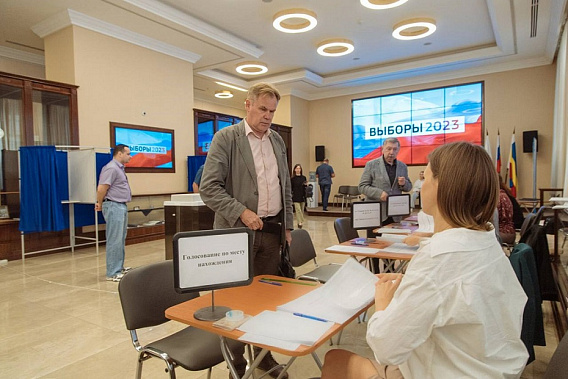 На выборах в Новочеркасске. Источник фото: novochvedomosti.ru