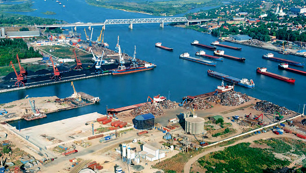 Ростовский морской порт стоит на реке Дон. Но свою деятельность вынужден вести исключительно по морским требованиям. Источник фото: rosmorport.ru. Ростовский морской порт стоит на реке Дон. Но свою деятельность вынужден вести исключительно по морским требованиям. Источник фото: rosmorport.ru.