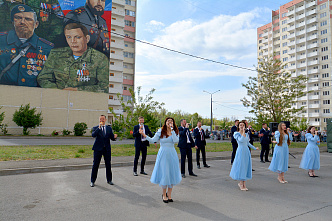 19 05 2024 В Суворовском микрорайоне открыли мурал героям Отечества