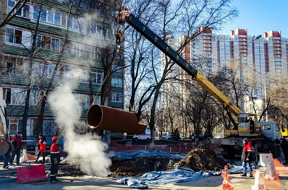 Устранить коммунальную аварию на ул. Малиновского в Ростове обещают до 19 часов
