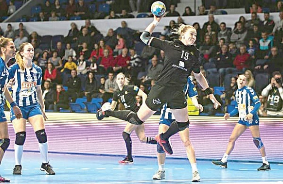 Атакует Ксения МАКЕЕВА. Фото с сайта ГК «Ростов-Дон»