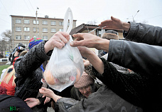 Новогодние подарки малоимущим