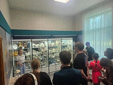 19 06 2026 Участники проекта «Помни, что ты уникален!» расписывали керамику в Семикаракорске