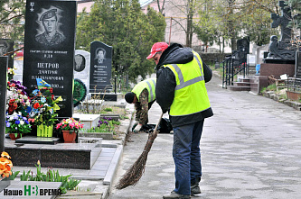 На Северном кладбище Ростова прошел субботник