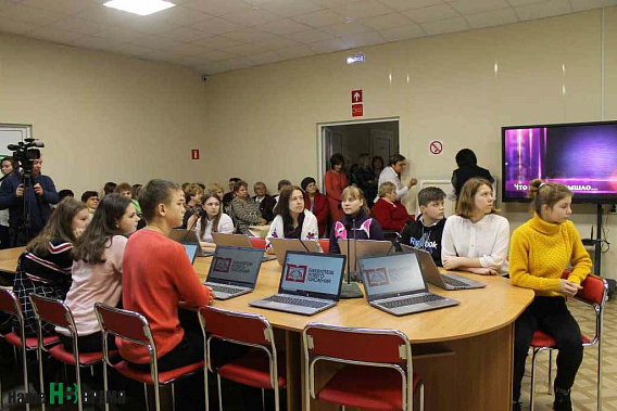 В этом зале и конференцию можно провести, и круглый стол, и просто обсудить наболевшие проблемы.