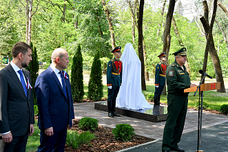 12 06 2025 В Ростове открыт первый в России монумент волонтерам СВО