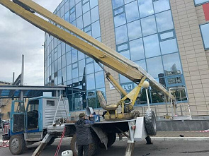 Упавший с высоты 14 метров ростовский мойщик стекол выжил