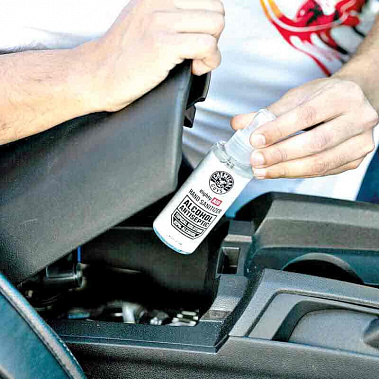 Не оставляйте дезинфекторы для рук в машине