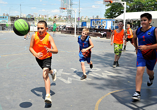 На площадках Гребного канала «Дон» прошли матчи пятого суперфинала детской Уличной баскетбольной лиги