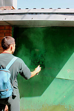 В Ростове-на-Дону очищали улицы от рекламы наркотиков