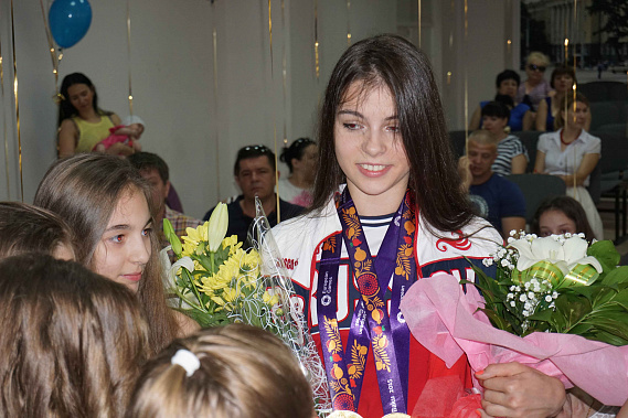 Новую донскую звездочку чествовали в ее альма-матер