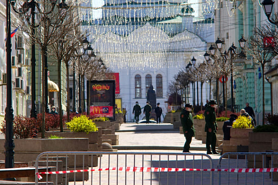 Хроники коронавируса: разлёт летальности, перенос парада Победы и плюс 41 на Дону