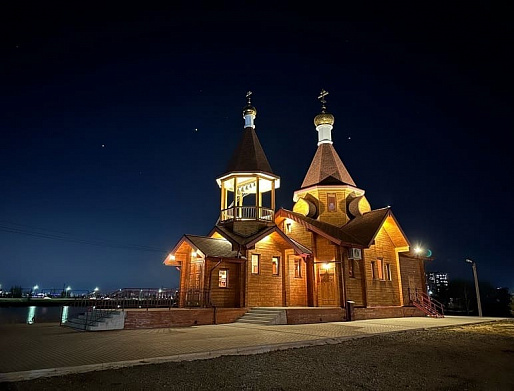 В Батайске состоялся вынос мощей святого Пантелеимона, привезенных из Парижа