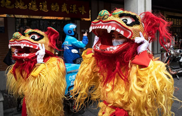 Фестиваль фонарей в Ухани