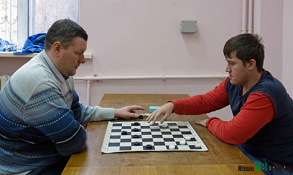 Гроссмейстер Сергей Александрин (слева) и мастер спорта Сергей Архипов уже обеспечили себе медали…
