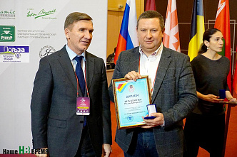 Классики скрестили кии