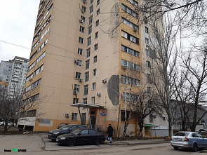 В Ростове, на проспекте Коммунистическом, укрепят 16-этажку, которая может обрушиться