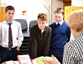 «Я поведу тебя в архив...»