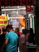 В Ростове на Чкаловском сгорели ларьки