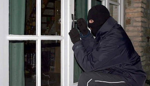 Житель Белой Калитвы обокрал квартирную хозяйку