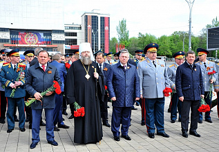 В Ростове возложили гирлянду Славы