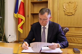 Юрий Слюсарь подписал первые официальные документы в качестве врио губернатора Ростовской области