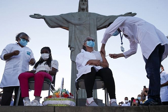 Пункт вакцинации от COVID-19 в Рио-де-Жанейро открылся у знаменитой статуи Христа