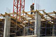 Замок Дракулы и гостиница в парке