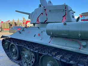Сегодня в День танкиста поздравления принимают военнослужащие, ветераны, работники ОПК