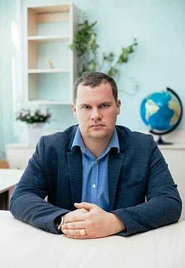 Победил в номинации «Учитель года» в Ростовской области учитель истории и обществознания ростовской школы №21 Александр Игрунов.