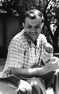 Юрий Гагарин во время первого послеполетного отпуска в Сочи. Май 1961 года.