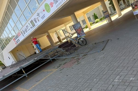 Ветер заставил Азов проститься с Новым годом