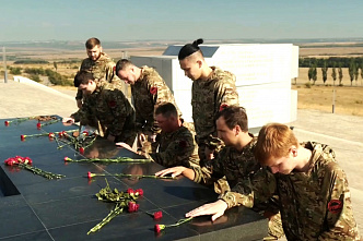 Песни снова побеждать помогают ...