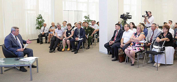 По итогам работы площадки врио губернатора В.Голубев поручил подготовить программу развития здравоохранения на ближайшее время и перспективу. По итогам работы площадки врио губернатора В.Голубев поручил подготовить программу развития здравоохранения на ближайшее время и перспективу.
