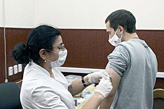 В ЮФУ студенты и сотрудники могут вакцинироваться любой из трех официально зарегистрированных вакцин. Фото с сайта ro.today.ru В ЮФУ студенты и сотрудники могут вакцинироваться любой из трех официально зарегистрированных вакцин. Фото с сайта ro.today.ru