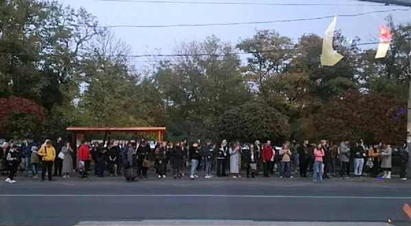 Пока никто не связывает рост платы за проезд в ростовском городском транспорте с улучшением его работы. Источник фото: Telegram›Подслушано Ростов-на-Дону.