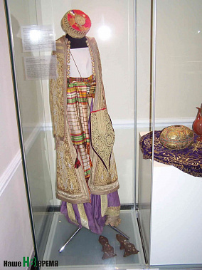 Так могла одеваться бабушка Гришки Мелехова.