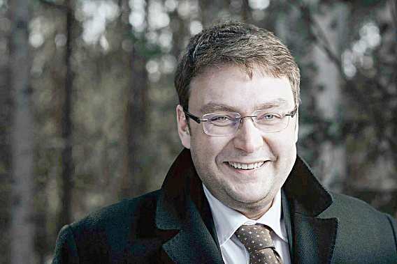 Антон СЕРИКОВ, в недавнем прошлом – директор Института социологии и регионоведения Южного федерального университета, сейчас – начальник Департамента в Управлении Президента РФ по внутренней политике: «С днём рождения, мама!»