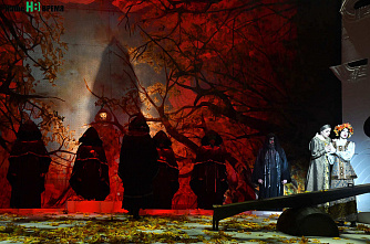 Афишу Ростовского музтеатра сравнили с алмазным венцом