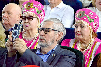 Не расстанусь с комсомолом!