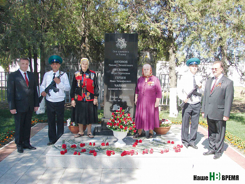 Памятные мероприятия в честь 9 Мая на комбинате «Приморский» Росрезерва по традиции начались у обелиска.