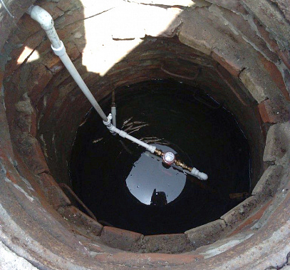 В Зерноградском районе жителей области заставляют ставить счетчики в колодцах