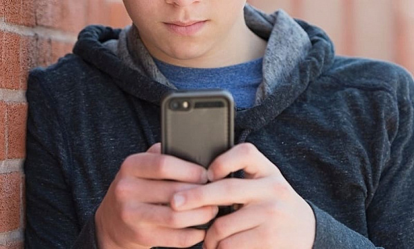 Мобильные телефоны в школе: запретить или ограничить?