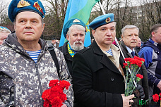 Долг выполняют честно