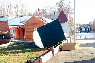 В Донецке ветер «заступился» за пассажиров